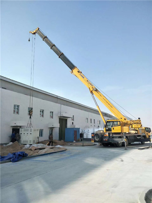 康定市“超载就喊停”—— 吊车的 “重量保镖” 技术