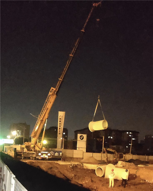 康定市“弯臂矫正”—— 吊车的 “形变补偿” 技术